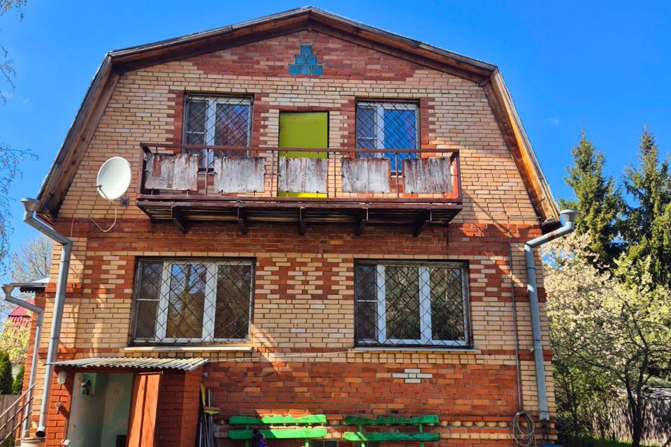 Продаётся 3-этажный дом, 200 м²