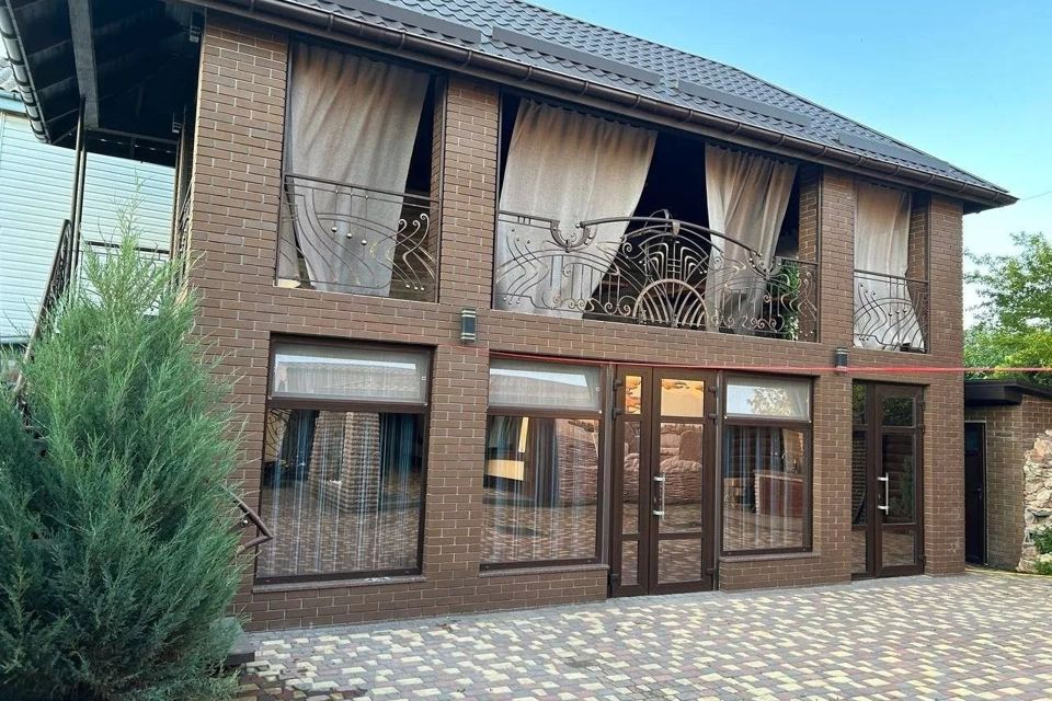 Продаётся 3-этажный дом, 320 м²