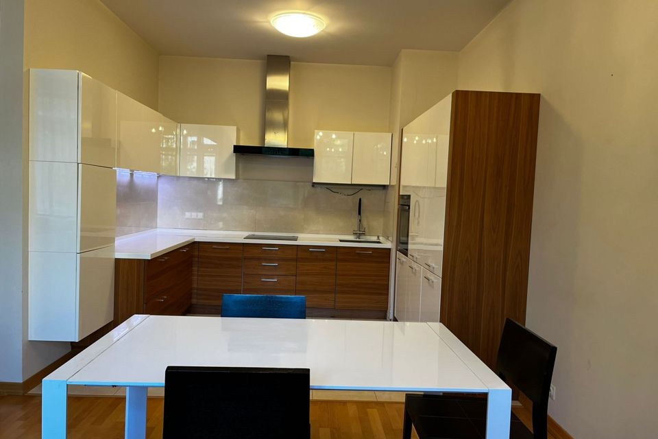 Продаётся 4-комнатная квартира, 162 м²