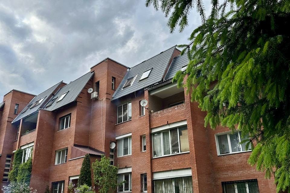 Продаётся 3-комнатная квартира, 122 м²