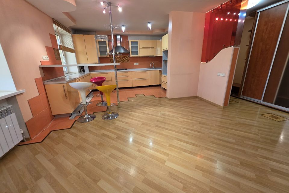 Продаётся 3-комнатная квартира, 73 м²