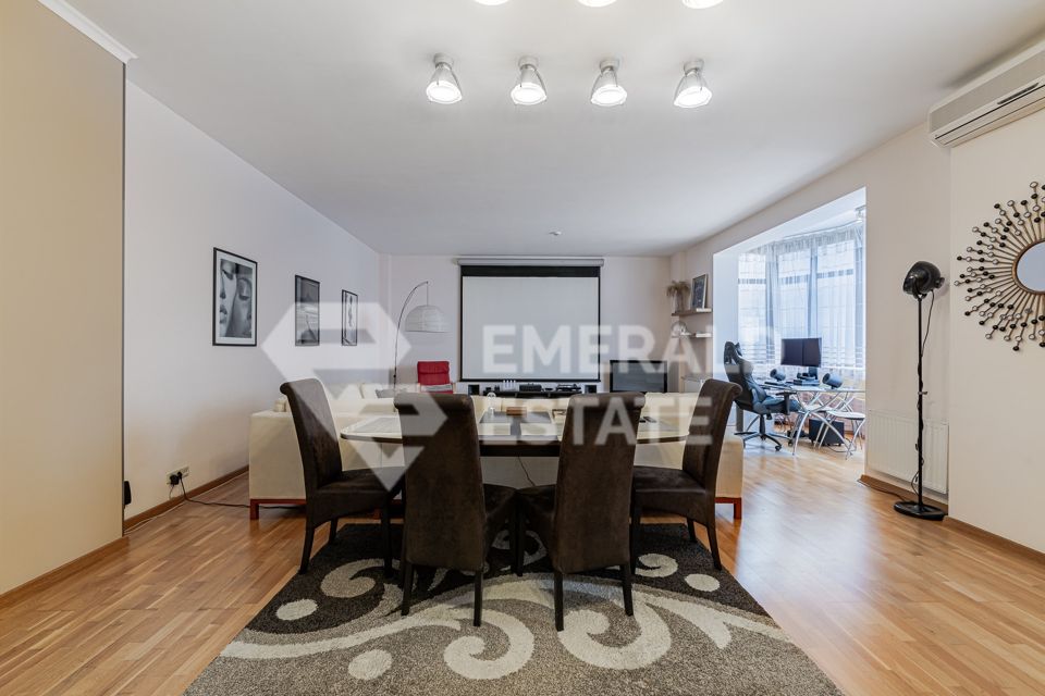 Продаётся 2-комнатная квартира, 110.2 м²