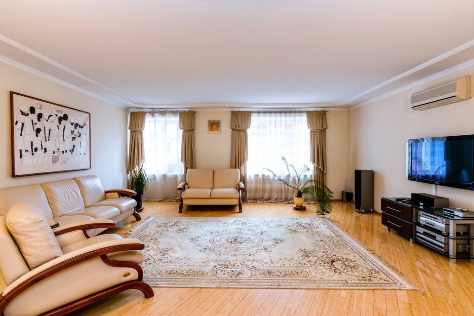 Продаётся 5-комнатная квартира, 189 м²