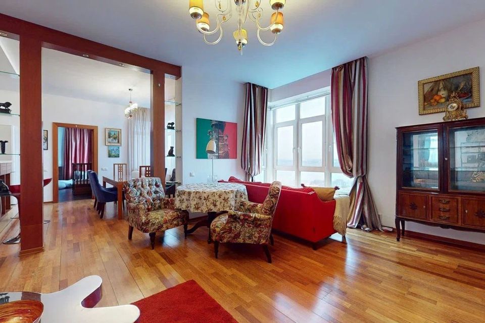 Сдаётся 4-комнатная квартира, 214.7 м²