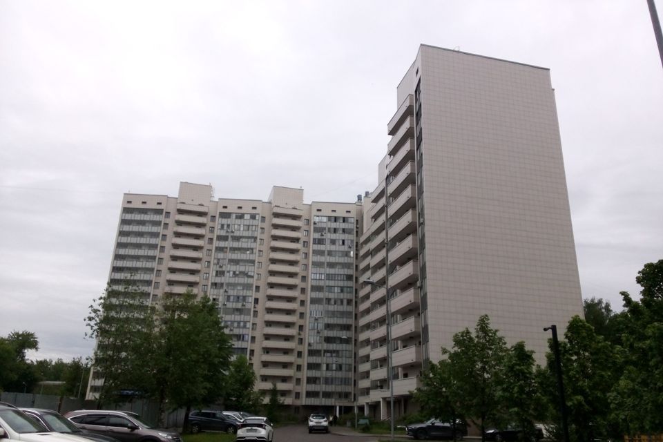 Продаётся 4-комнатная квартира, 145.8 м²