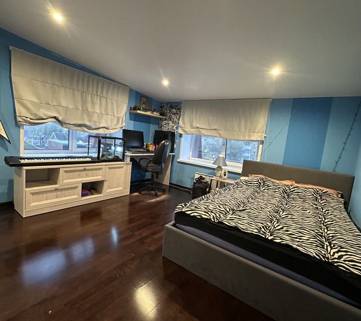 Продаётся 4-комнатная квартира, 157 м²