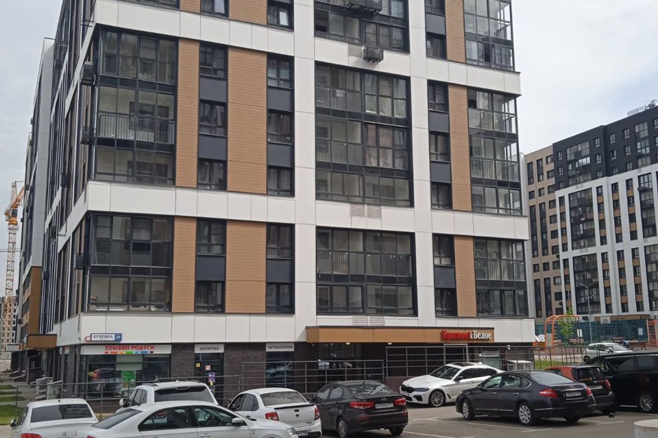 Продаётся 4-комнатная квартира, 105 м²