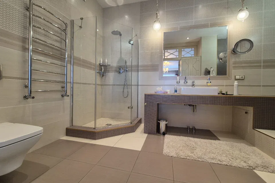 Продаётся 4-комнатная квартира, 400 м²