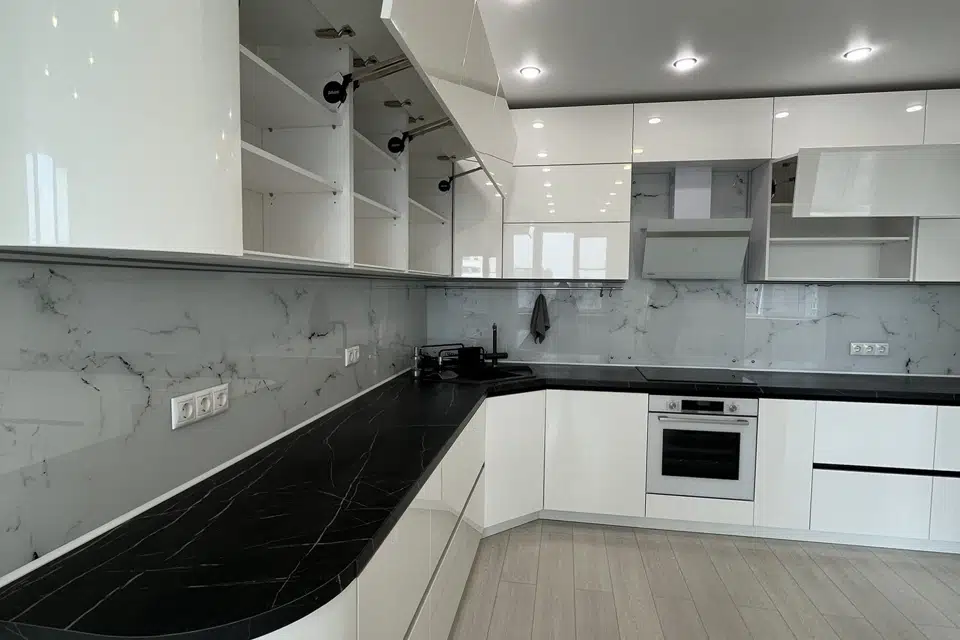 Продаётся 4-комнатная квартира, 146.5 м²