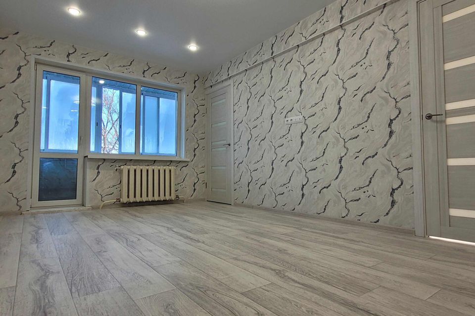 Продаётся 4-комнатная квартира, 58.2 м²