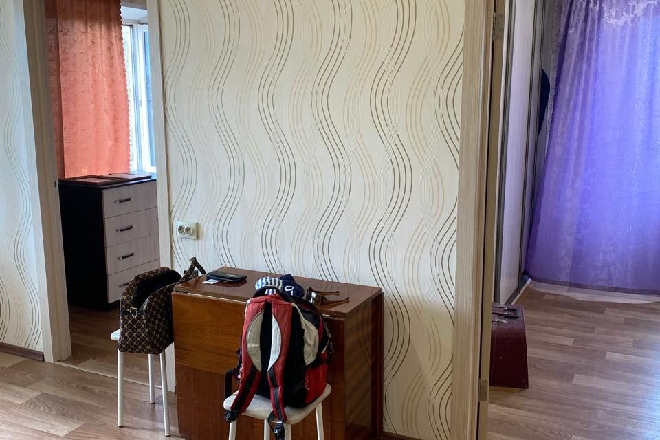 Продаётся 3-комнатная квартира, 48.4 м²