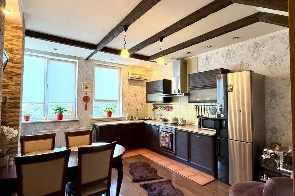 Продаётся 3-комнатная квартира, 119.2 м²