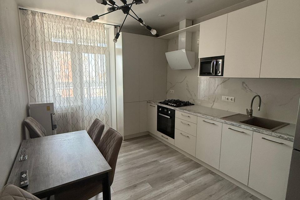 Продаётся 1-комнатная квартира, 42 м²