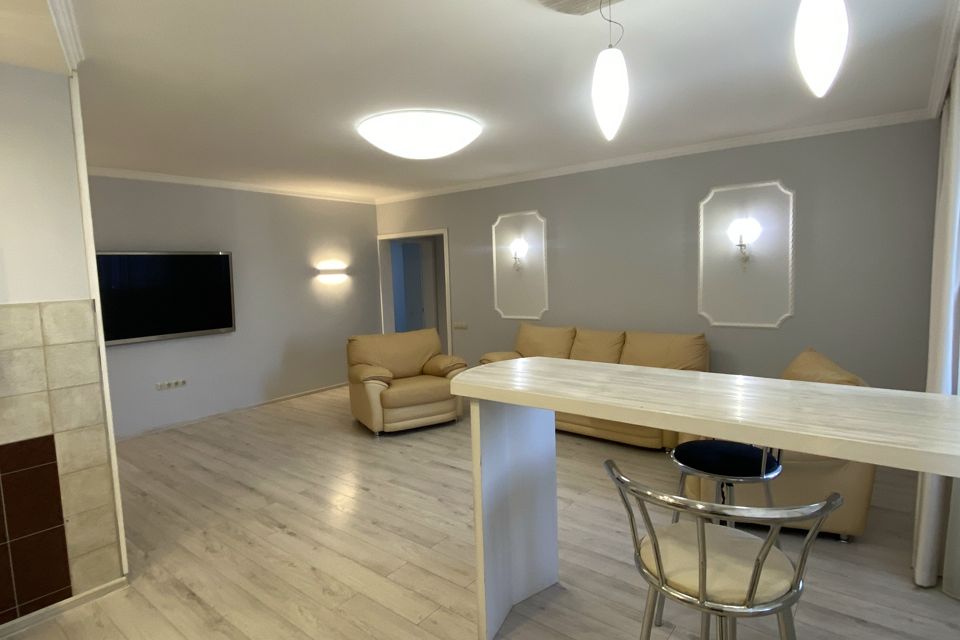 Продаётся 3-комнатная квартира, 82 м²
