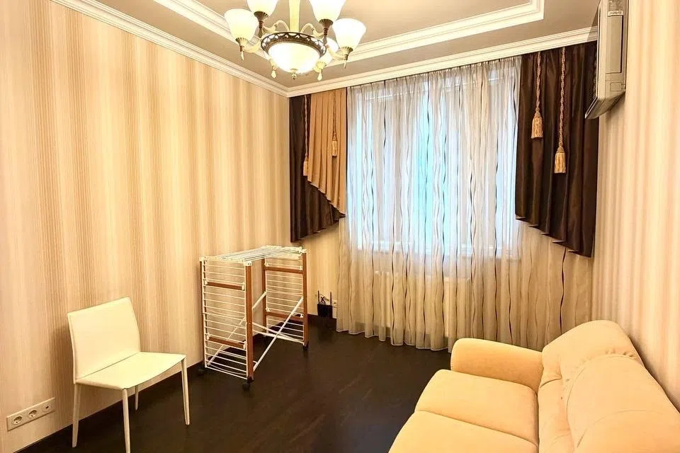 Продаётся 4-комнатная квартира, 130.1 м²