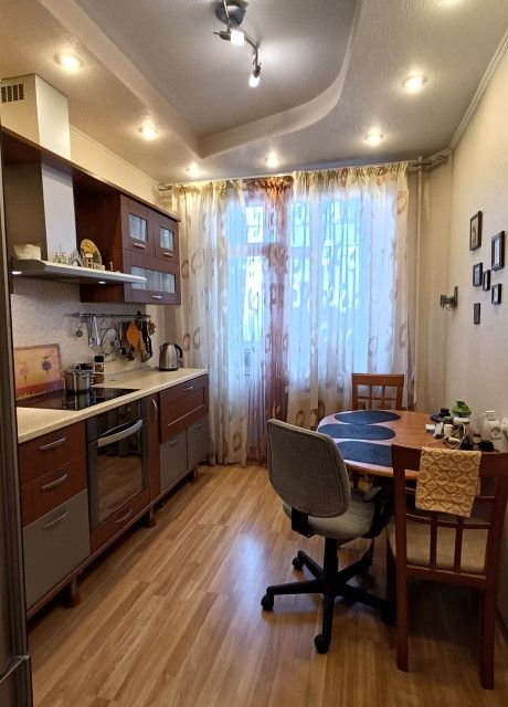 Продаётся 2-комнатная квартира, 55.8 м²