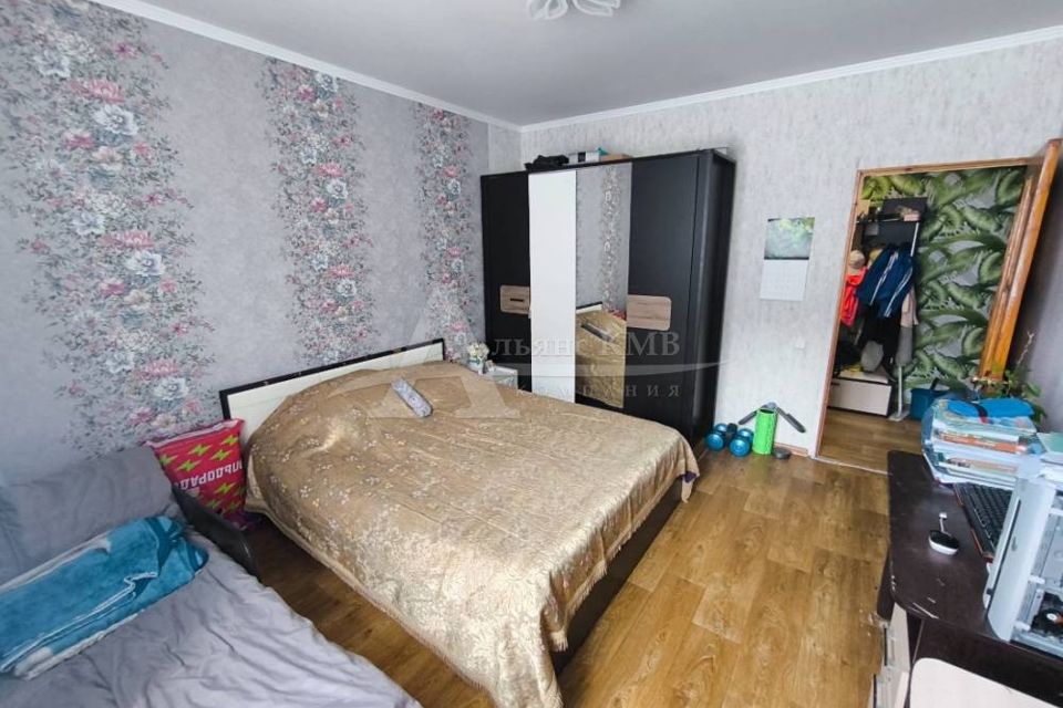 Продаётся 1-комнатная квартира, 42 м²