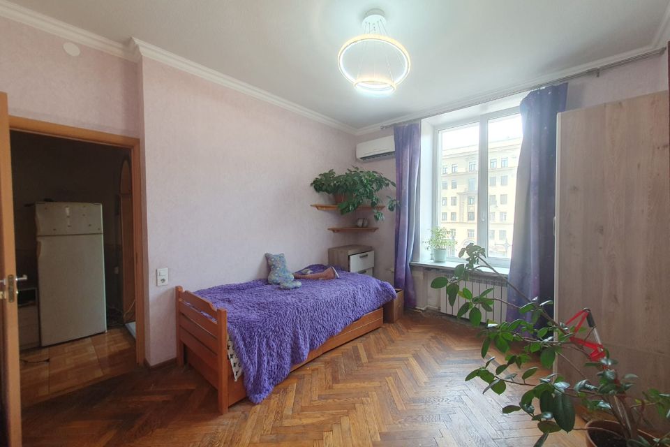 Продаётся 2-комнатная квартира, 55.6 м²