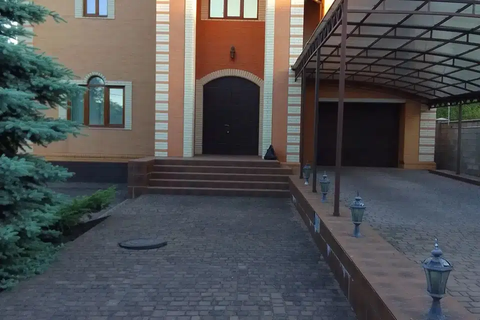 Продаётся 3-этажный дом, 315 м²