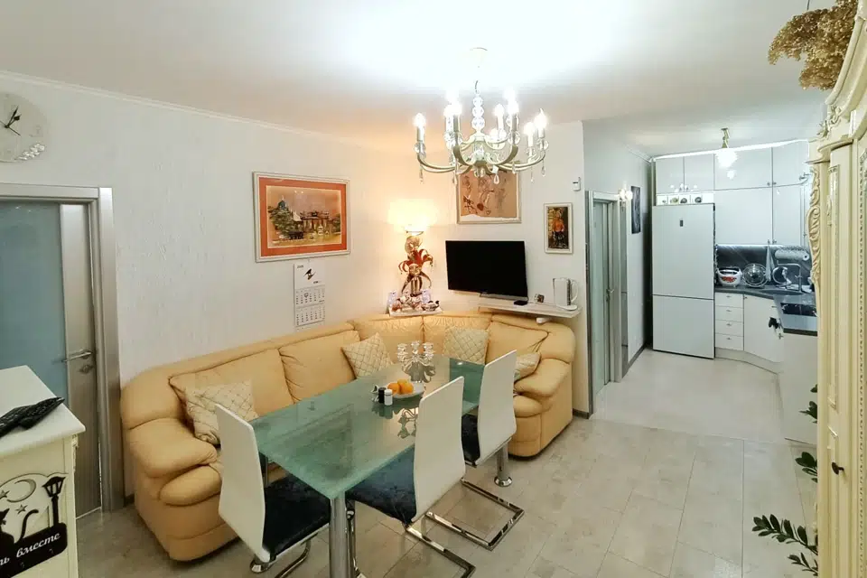 Продаётся 4-комнатная квартира, 100 м²