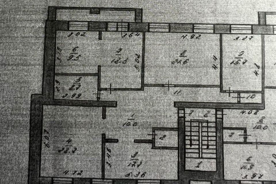 Продаётся 4-комнатная квартира, 148.9 м²