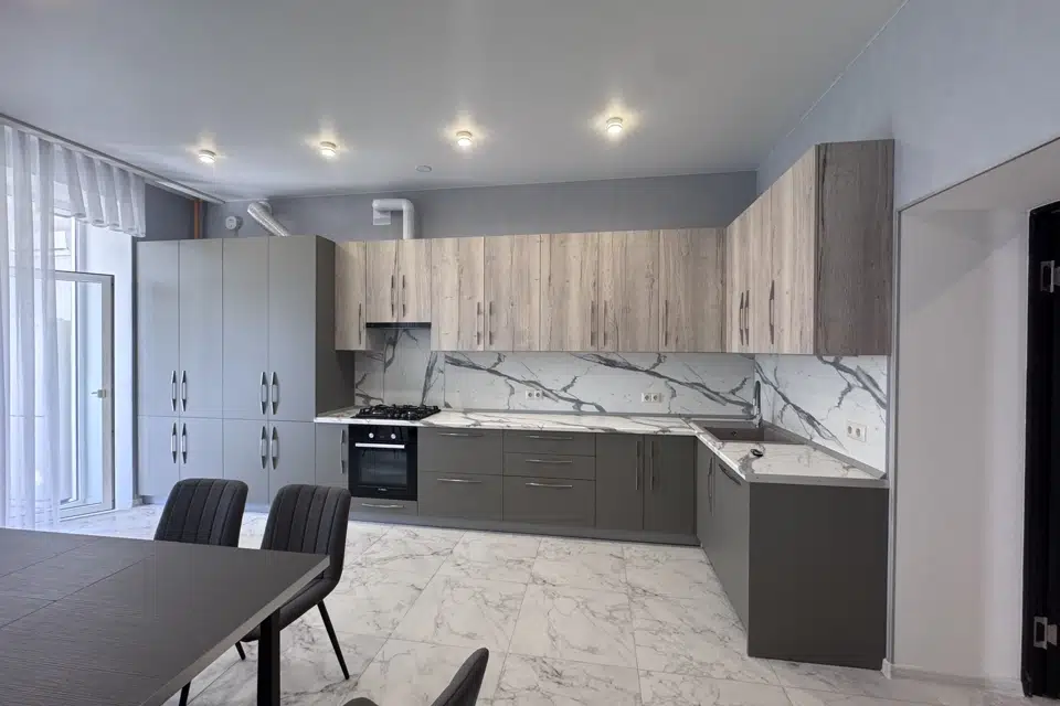Сдаётся 3-комнатная квартира, 160 м²