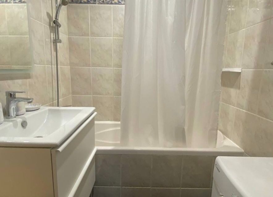 Сдаётся 2-комнатная квартира, 58 м²