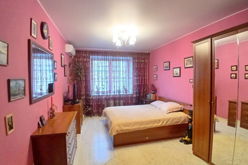 Продаётся 4-комнатная квартира, 107 м²