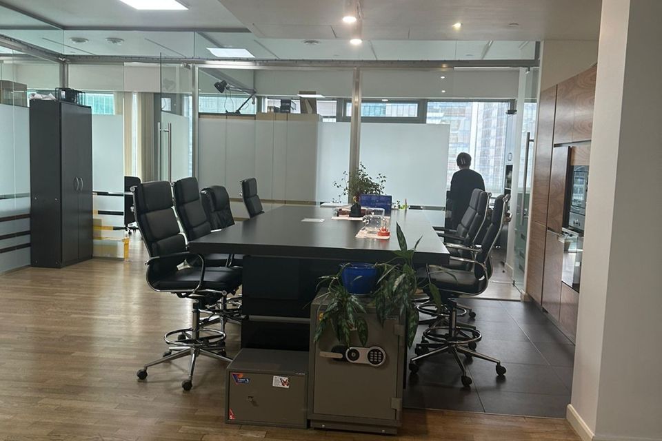 Продаётся 4-комнатная квартира, 240 м²