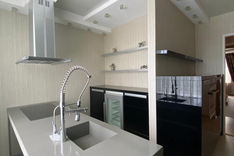 Продаётся 3-комнатная квартира, 96 м²