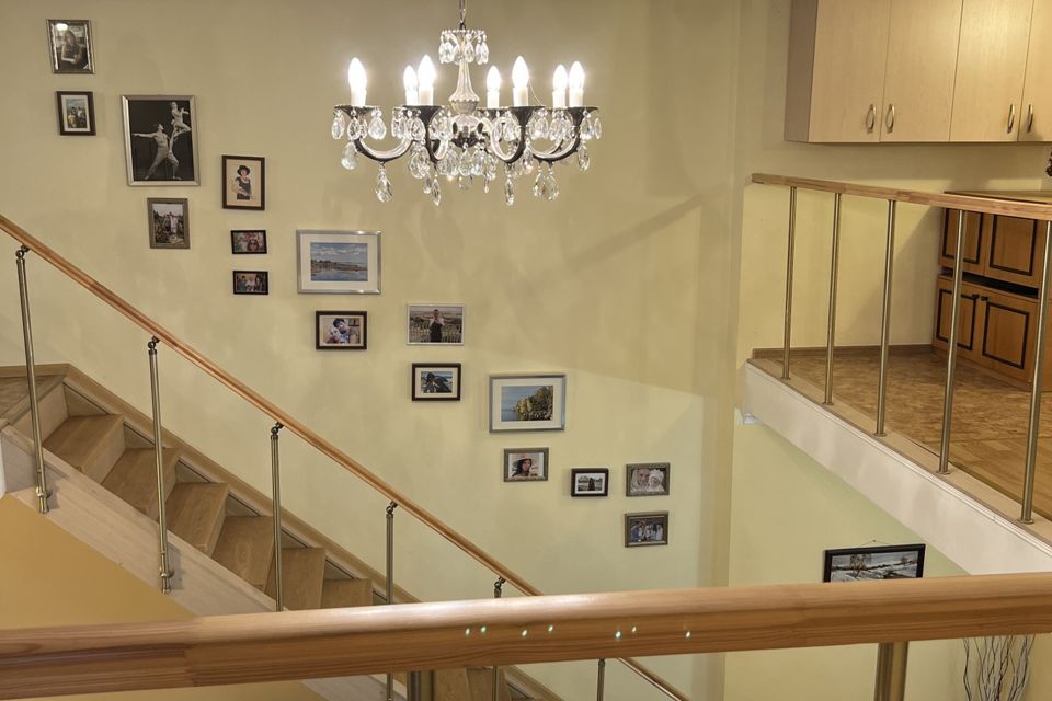 Продаётся 4-комнатная квартира, 195 м²