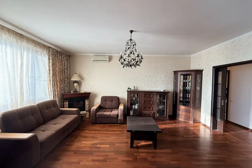 Продаётся 3-комнатная квартира, 104 м²
