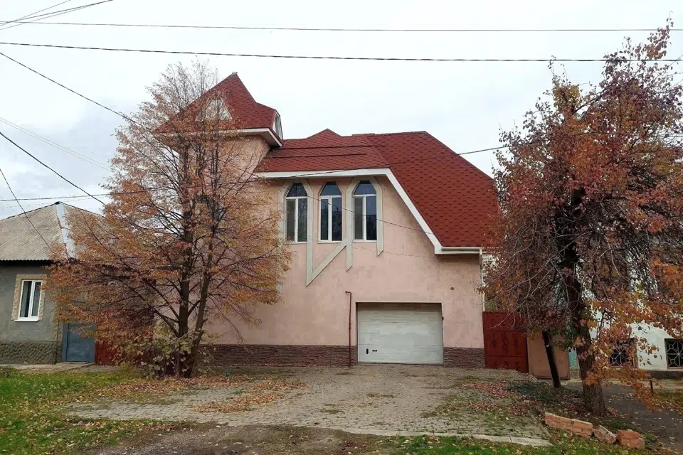 Продаётся 2-этажный дом, 335 м²