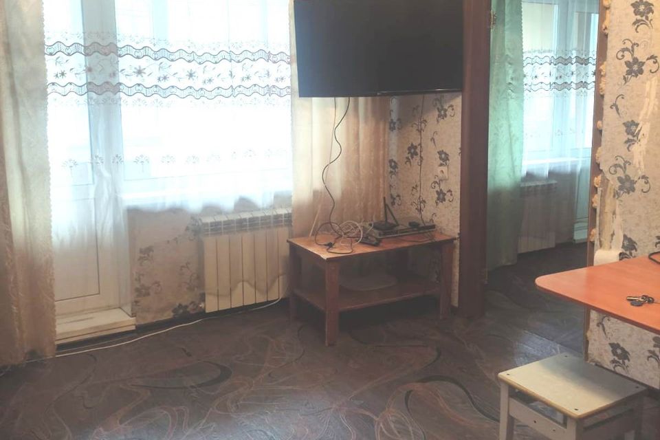 Продаётся 4-комнатная квартира, 60.5 м²