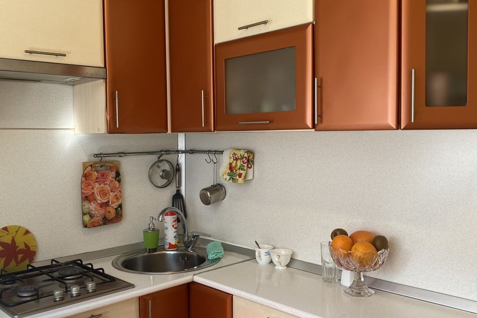 Продаётся 4-комнатная квартира, 61.4 м²