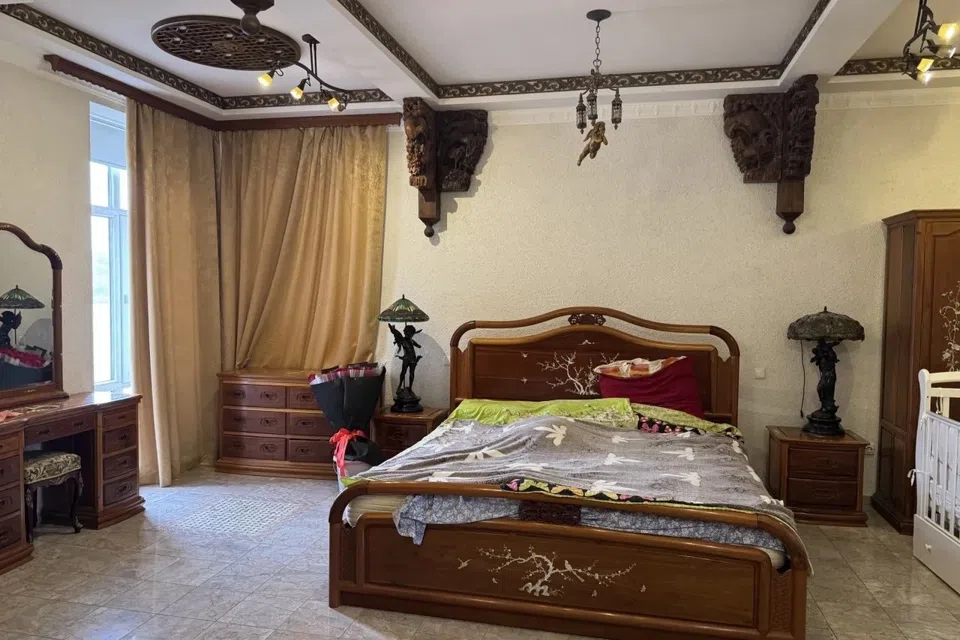 Продаётся 3-этажный дом, 500 м²