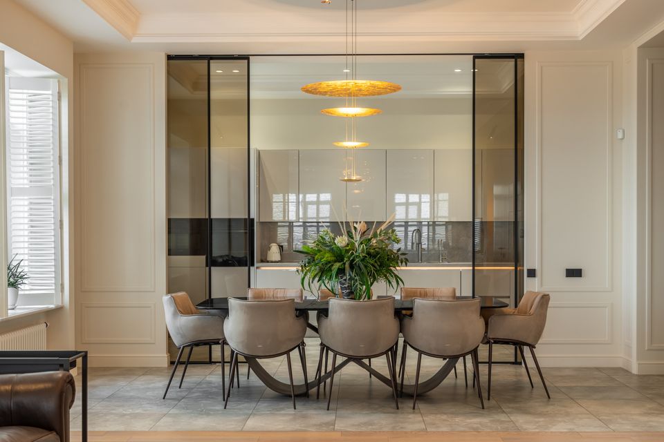 Продаётся 3-комнатная квартира, 231 м²