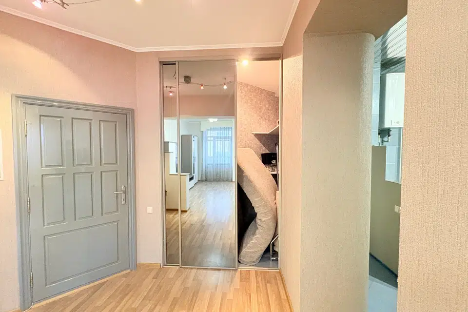 Продаётся 4-комнатная квартира, 100 м²