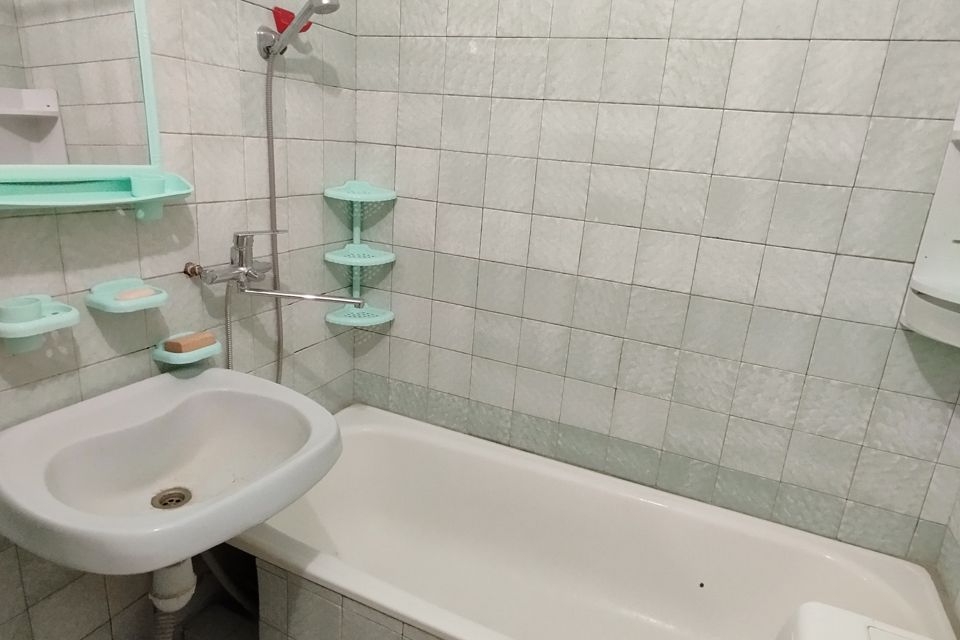Продаётся 4-комнатная квартира, 98 м²