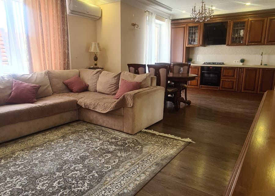 Продаётся 4-комнатная квартира, 155 м²
