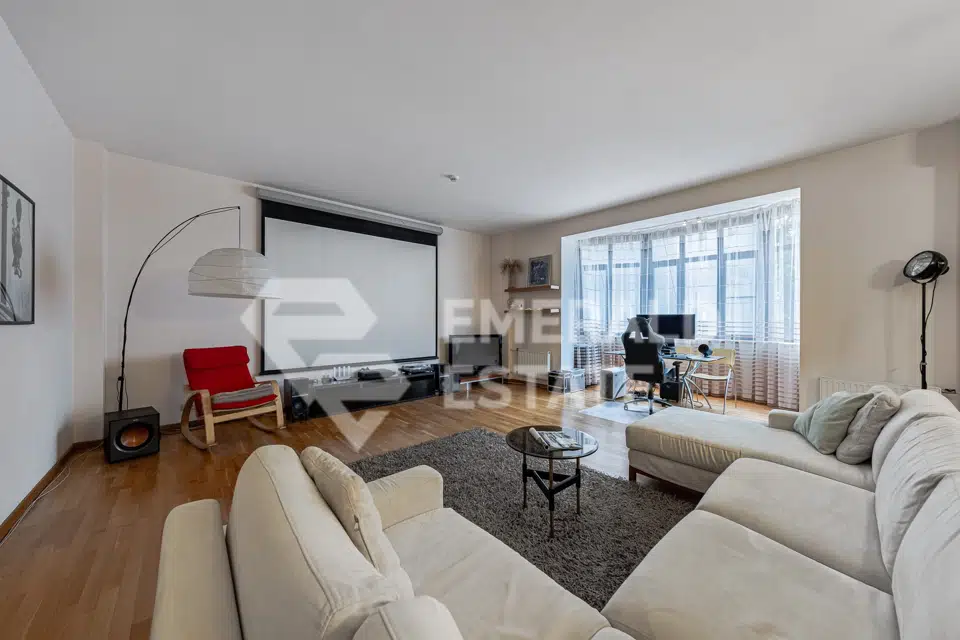 Продаётся 2-комнатная квартира, 110.2 м²