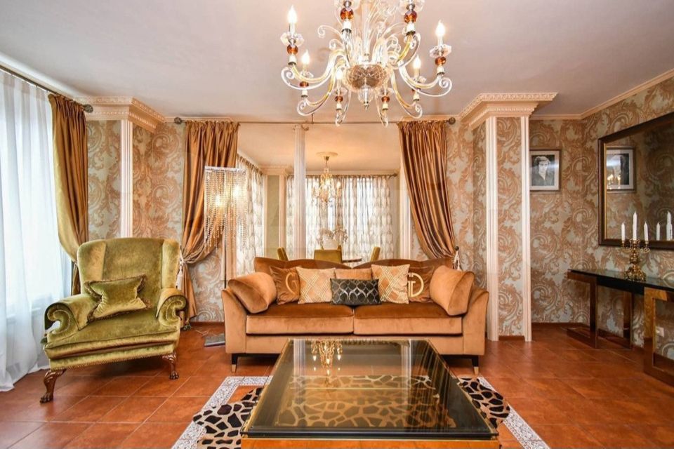 Продаётся 3-комнатная квартира, 151.8 м²