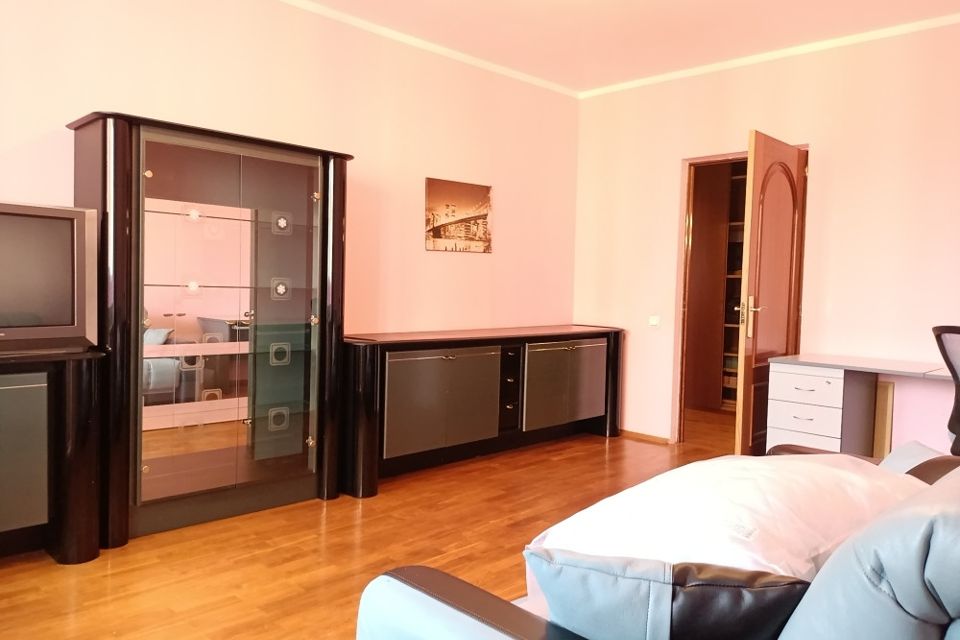 Продаётся 2-комнатная квартира, 75.6 м²