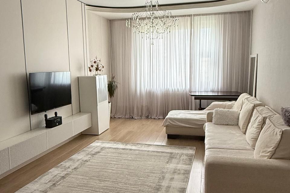 Продаётся 4-комнатная квартира, 134 м²