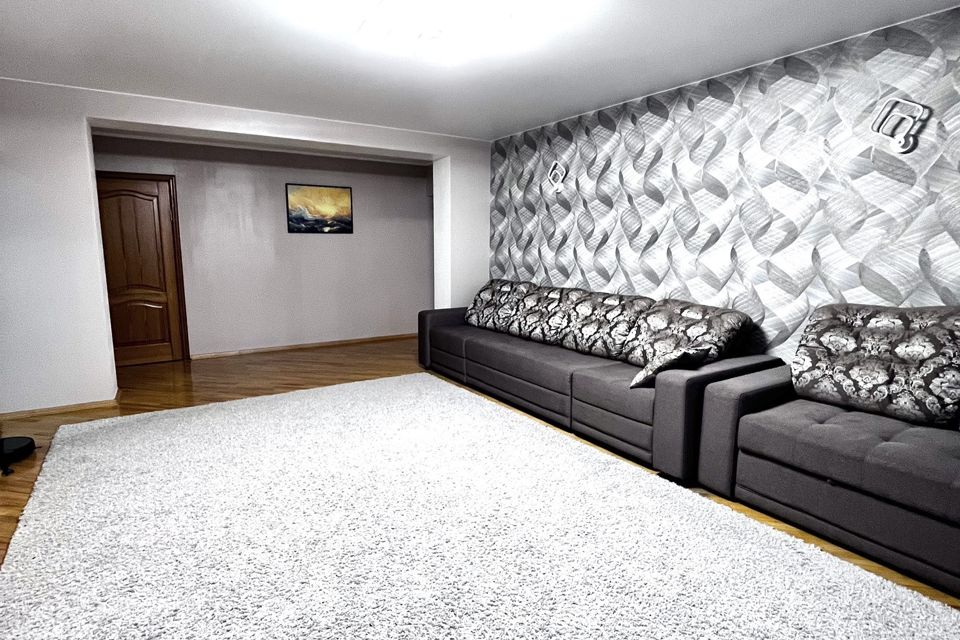 Продаётся 4-комнатная квартира, 126.7 м²