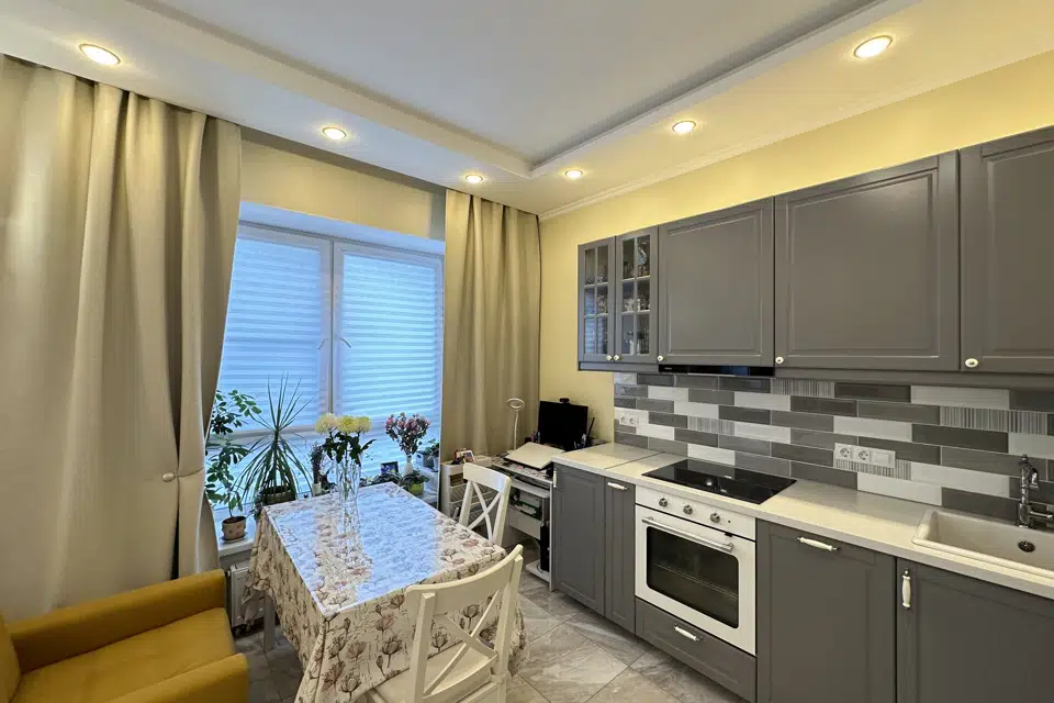 Продаётся 1-комнатная квартира, 42.7 м²