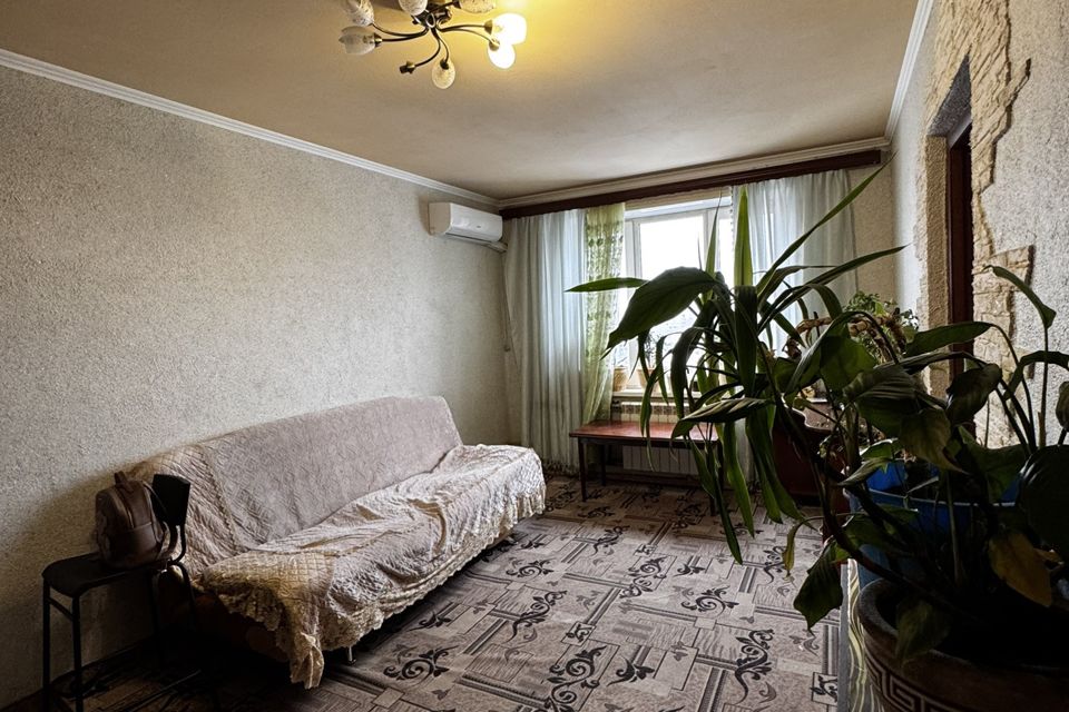 Продаётся 4-комнатная квартира, 62.6 м²