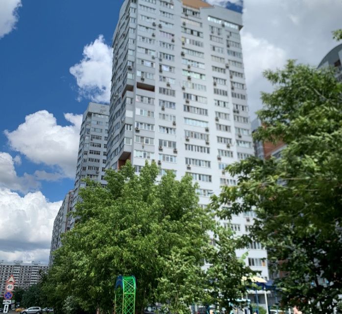 Продаётся 5-комнатная квартира, 203 м²