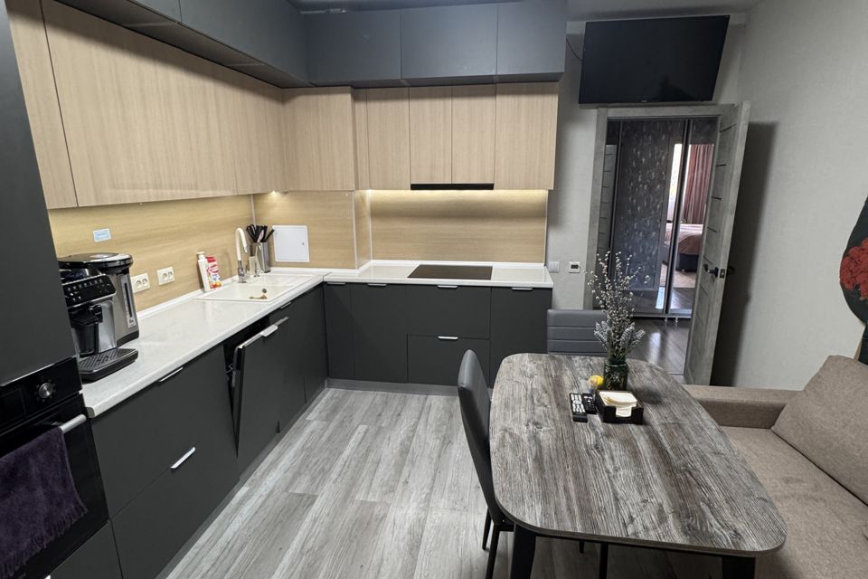 Продаётся 2-комнатная квартира, 70.6 м²