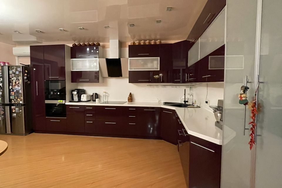 Продаётся 3-комнатная квартира, 157 м²